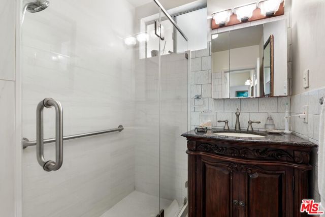 1186 Mcclellan Drive, Los Angeles CA: https://media.crmls.org/mediaz/23b1753c-1eb4-448c-8bfd-9b4519044ca6.jpg