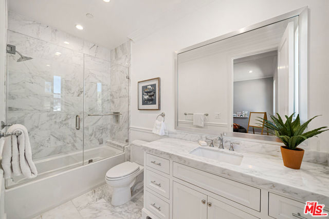 813 N Spaulding Avenue, Los Angeles CA: https://media.crmls.org/mediaz/23b19fa2-c444-43c0-a017-68957b2bdb27.jpg