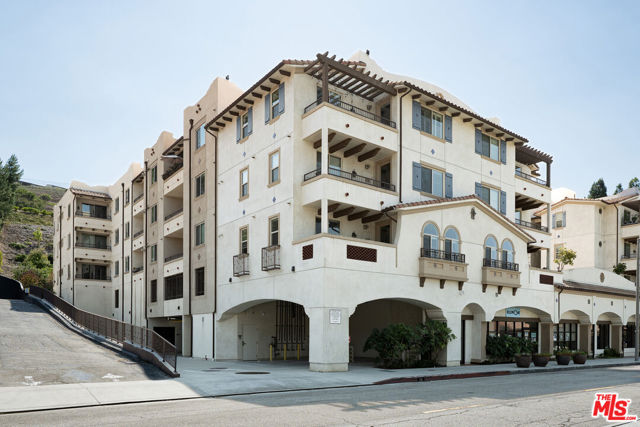 627 Deep Valley Drive, Rolling Hills Estates CA: https://media.crmls.org/mediaz/23b1bf1a-b46a-4a35-881c-a4e85ee36bef.jpg