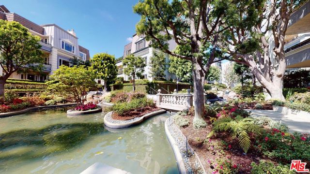 10120 Empyrean Way, Los Angeles CA: https://media.crmls.org/mediaz/23b252e4-7286-4597-bcea-e391ec2a89b4.jpg