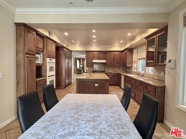 458 S Clark Drive, Beverly Hills CA: https://media.crmls.org/mediaz/23b34f77-dc4d-4f79-b80c-c57c5c1bec9a.jpg