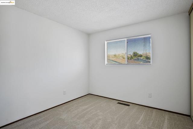 2125 Robles Dr, Antioch CA: https://media.crmls.org/mediaz/23b37401-0a6f-4ef2-aeca-0b4114f0175c.jpg