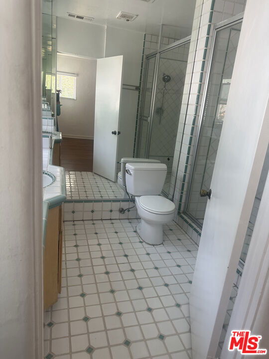 320 S Mccarty Drive, Beverly Hills CA: https://media.crmls.org/mediaz/23b4878b-9249-4022-96e6-4cb8cda00166.jpg