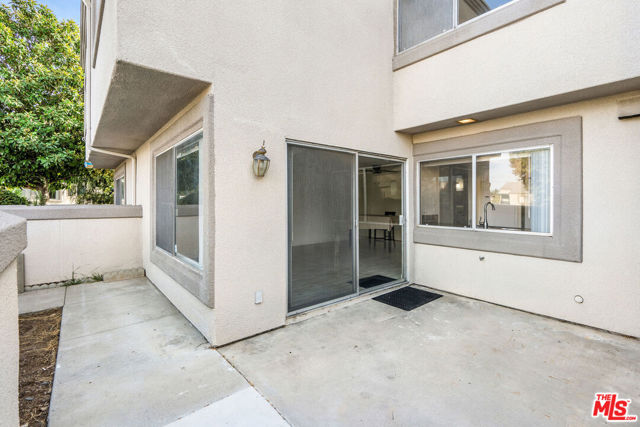 18524 Mayall Street, Northridge CA: https://media.crmls.org/mediaz/23b4e029-67ae-4d78-a0aa-0ea024cd0ec7.jpg