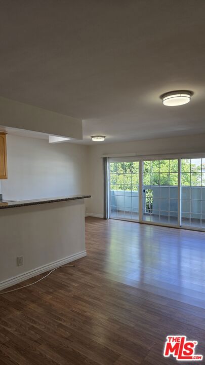 350 S Hobart Boulevard, Los Angeles CA: https://media.crmls.org/mediaz/23b51eb2-05ee-4a9b-a562-b9f954ae443d.jpg