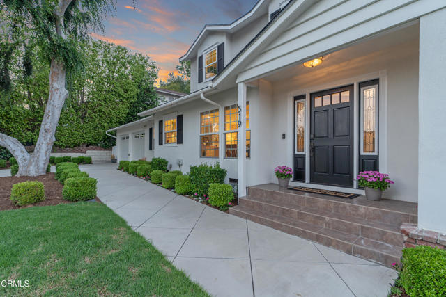 519 Paulette Place, La Canada Flintridge CA: https://media.crmls.org/mediaz/23b5381a-b320-44d4-912a-dd80756042b8.jpg