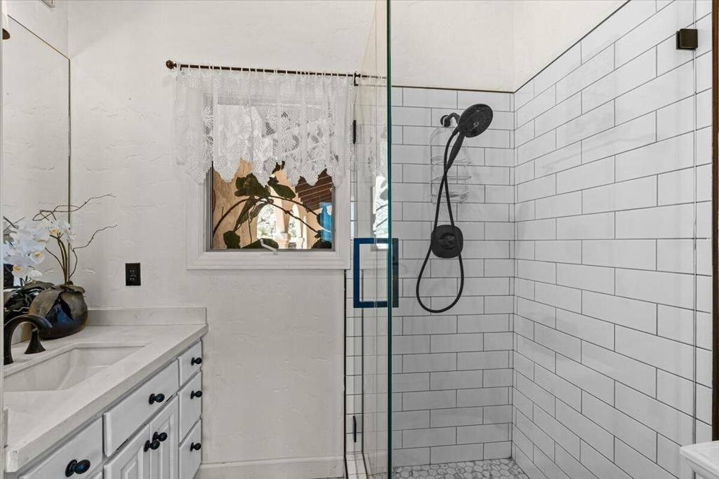 https://media.crmls.org/mediaz/23b5e3a2-ec38-4c64-bfb4-6fa8d7e72e31.jpg?preset=X-Large