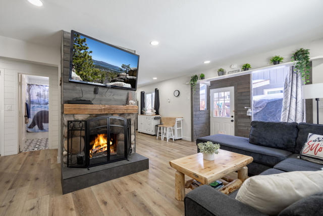 40110 Highland Road, Big Bear CA: https://media.crmls.org/mediaz/23b5e775-c8e1-484a-a438-e4e02cb5d736.jpg