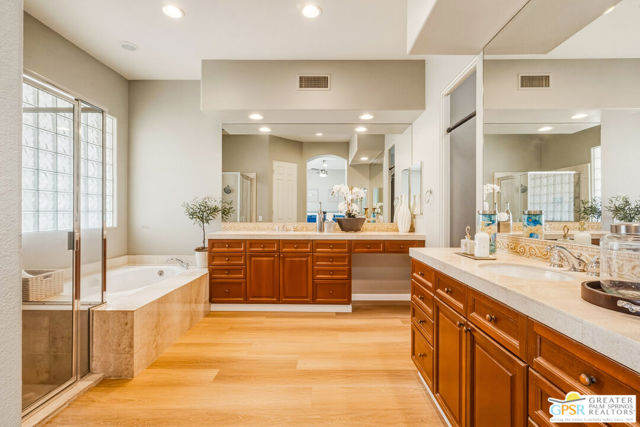 Image 18 of 39 For 2 Brentwood Way