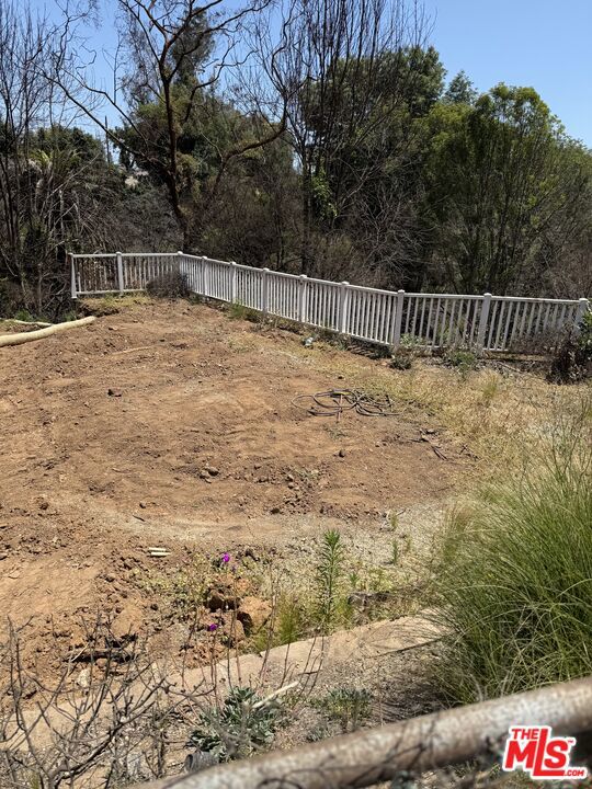 620 Palmera Avenue, Pacific Palisades CA: https://media.crmls.org/mediaz/23b6f0ce-d7f0-4861-8600-503d9ace4045.jpg