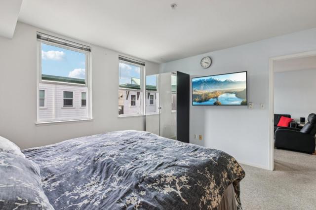 8200 Oceanview Terrace, San Francisco CA: https://media.crmls.org/mediaz/23b74def-25e9-41ef-a26f-fc0355de7671.jpg