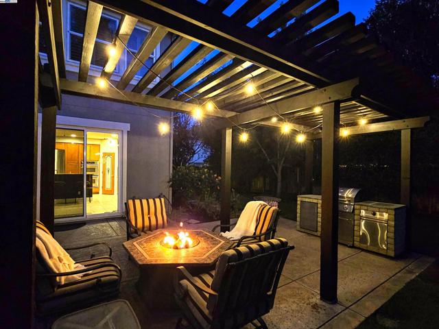320 Oaks Bridge Pl, Pleasanton CA: https://media.crmls.org/mediaz/23b75938-edec-4ee4-aa8a-f920a0ed12a9.jpg