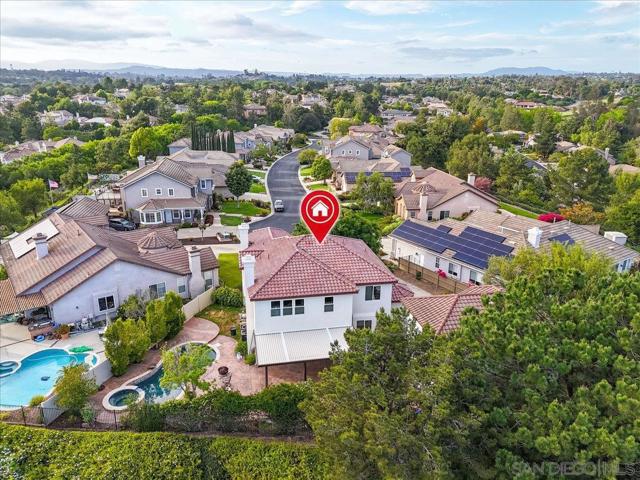 2196 Kirkcaldy Rd, Fallbrook CA: https://media.crmls.org/mediaz/23b7617c-280b-4697-9040-0c4caff5c13b.jpg