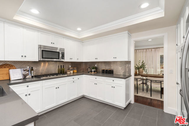 2771 Claray Drive, Los Angeles CA: https://media.crmls.org/mediaz/23b7914d-8bce-4526-a4b2-6c9c1f04daa0.jpg