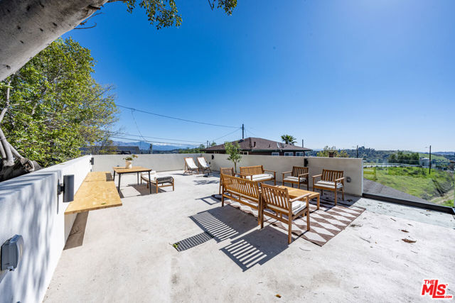 812 W Avenue 37, Los Angeles CA: https://media.crmls.org/mediaz/23b8010c-99ab-4020-99c6-ebda8ff986eb.jpg