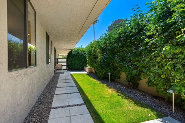 7 Dartmouth Drive, Rancho Mirage CA: https://media.crmls.org/mediaz/23b8216e-beb1-46cc-94d0-fe67bdffe455.jpg