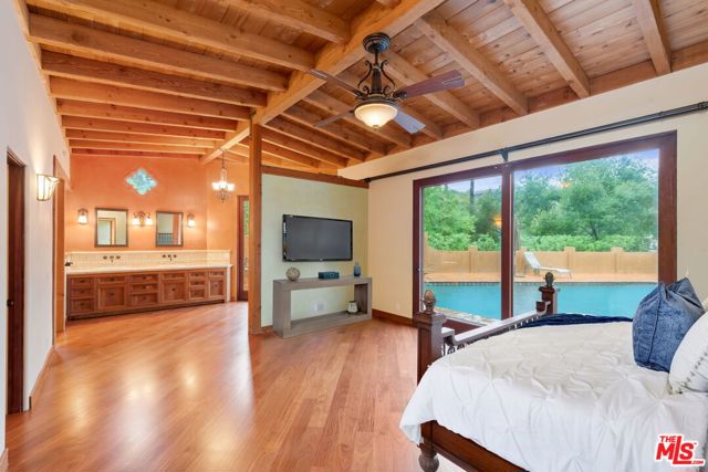 16141 Bayberry Place, Sherman Oaks CA: https://media.crmls.org/mediaz/23b85f49-3805-4b30-84f6-e58e6bc77ee8.jpg