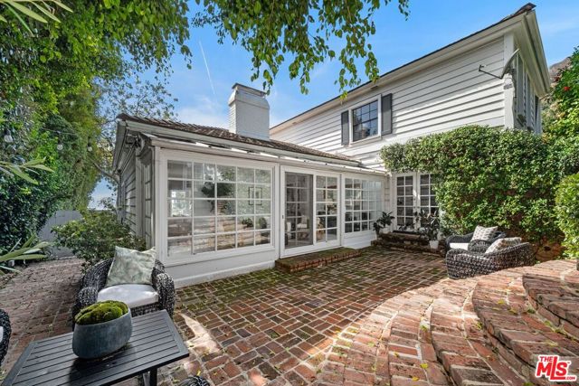 1455 Belfast Drive, Los Angeles CA: https://media.crmls.org/mediaz/23b87d73-5954-48f2-b8bf-3bdd874309d4.jpg