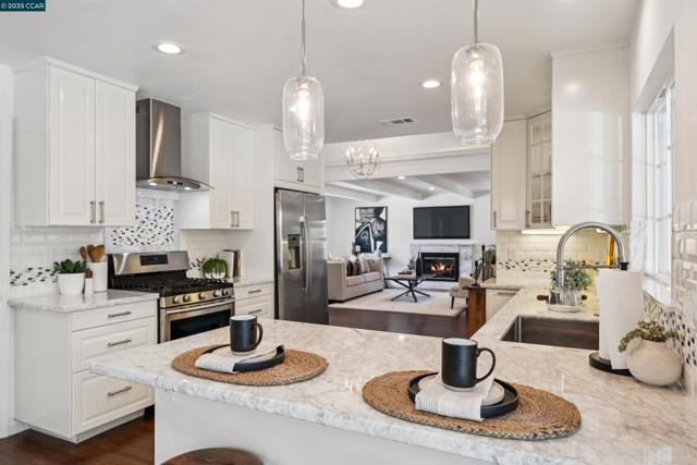 1519 Sunny Ct, Walnut Creek CA: https://media.crmls.org/mediaz/23ba34b2-ab28-45b2-bc66-d93fd0a83444.jpg