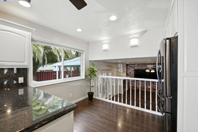 2740 Mohawk Cir, San Ramon CA: https://media.crmls.org/mediaz/23ba6744-0eb1-4afd-bba2-ba20d91e74f5.jpg