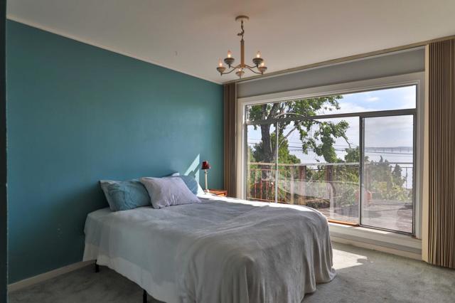 4980 Paradise Drive,  CA: https://media.crmls.org/mediaz/23ba6997-4e0f-48b4-80f5-721296c49ffd.jpg
