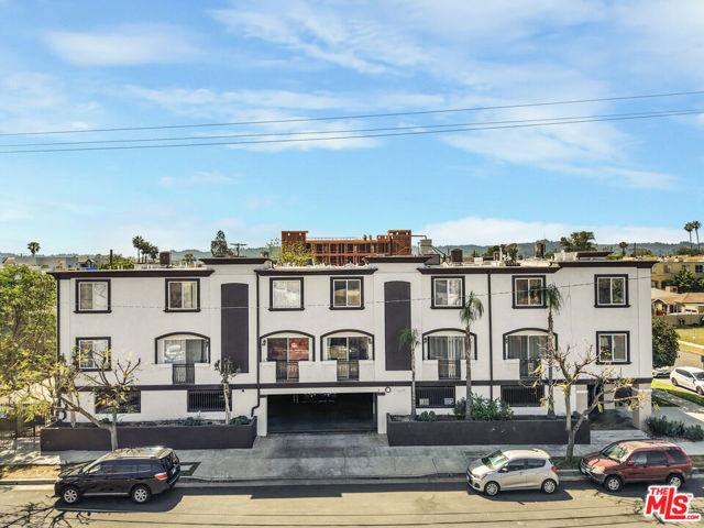 Image 15 of 32 For 5330 Satsuma Avenue