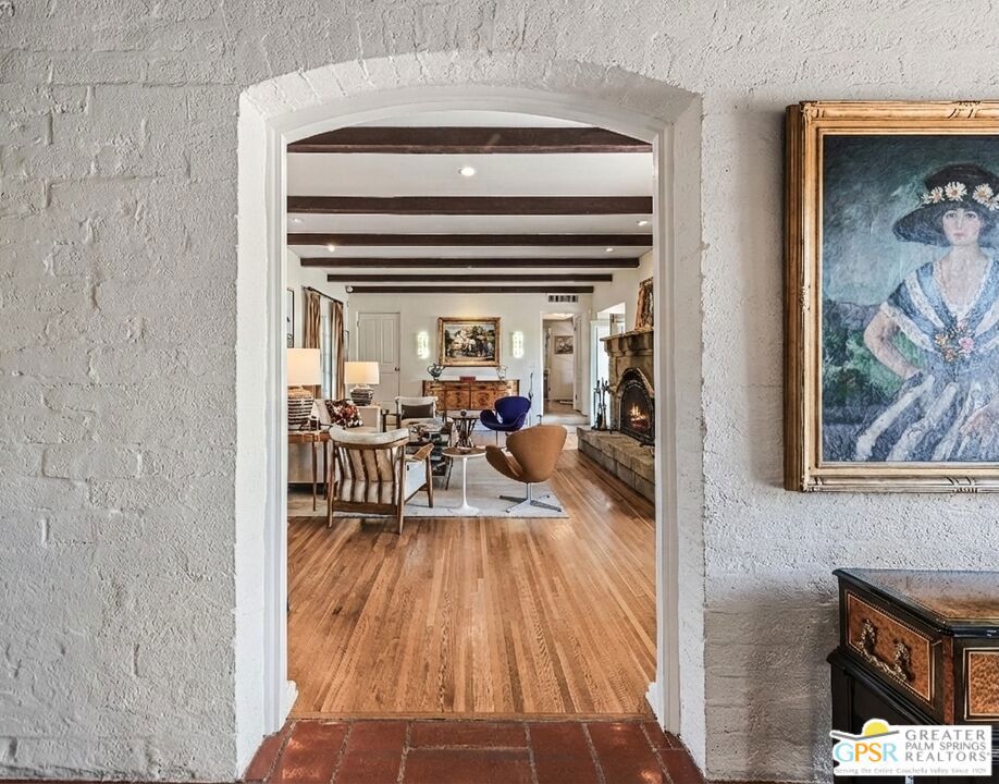 https://media.crmls.org/mediaz/23bb0b13-81bb-4de3-b374-2527305074bf.jpg?preset=X-Large