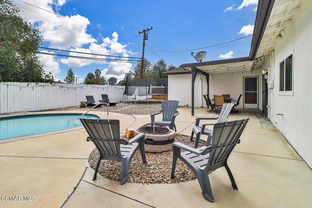 168 E Gainsborough Road, Thousand Oaks CA: https://media.crmls.org/mediaz/23bc0318-4211-4344-a820-4628e5f0ded4.jpg