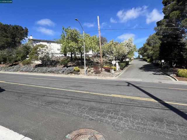 199 Mariner Dr, Vallejo CA: https://media.crmls.org/mediaz/23bc6fa5-7127-429b-b7e0-b405db1b0e65.jpg