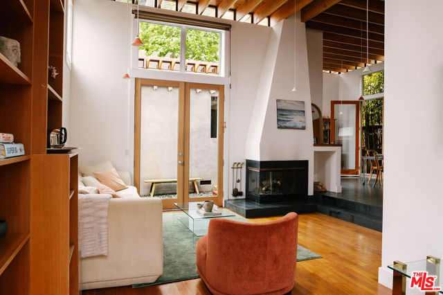 803 Boccaccio, Venice CA: https://media.crmls.org/mediaz/23bd014b-fc89-40fc-83ea-7fd55b4b6db4.jpg