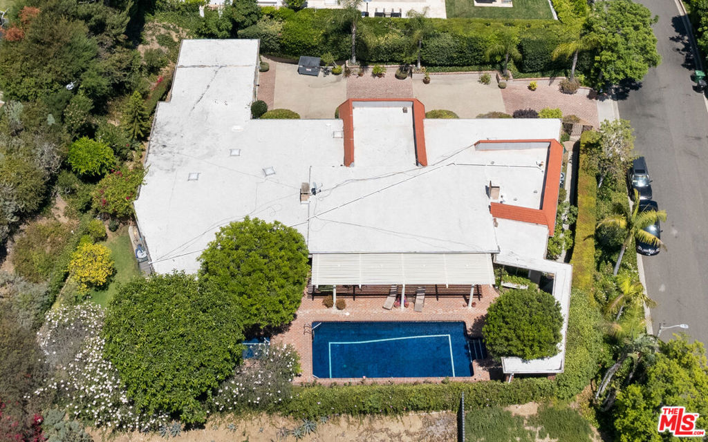 576 Chalette Drive