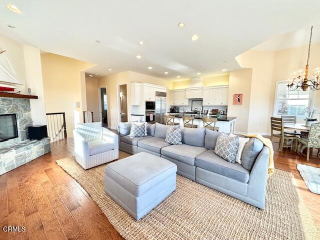 117 Glendale Avenue, Oxnard CA: https://media.crmls.org/mediaz/23bdaef7-abc1-48eb-943c-486efbd78663.jpg