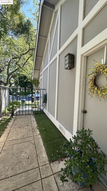 706 Lakeside Ct, Danville CA: https://media.crmls.org/mediaz/23bdc0ed-caa2-4585-9293-52ecf8b7db5c.jpg