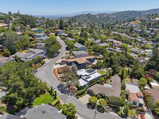 607 Dartmouth Avenue, San Carlos CA: https://media.crmls.org/mediaz/23bdcdca-62e0-4ed5-95ca-8143677eae53.jpg
