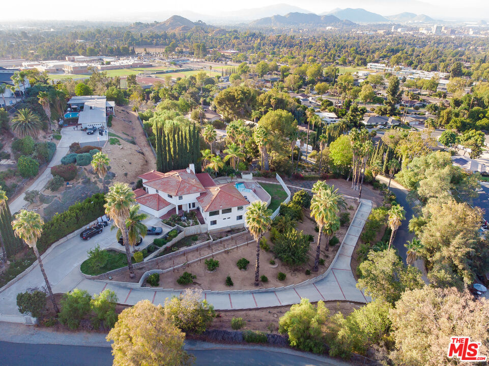 2357 Knob Hill Drive, Riverside, CA 92506