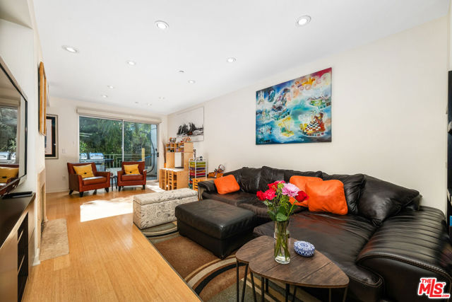 2111 S Beverly Glen Boulevard, Los Angeles CA: https://media.crmls.org/mediaz/23beb5e9-ee34-40e9-af5e-536f358c9d14.jpg