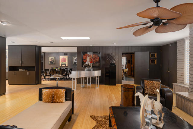 209 Desert Lakes Drive, Palm Springs CA: https://media.crmls.org/mediaz/23befc9c-7666-424a-af34-e552c7194982.jpg