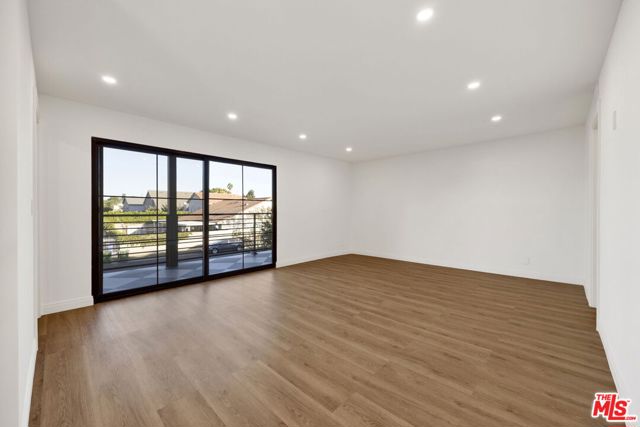 8815 Sari Avenue photo 17