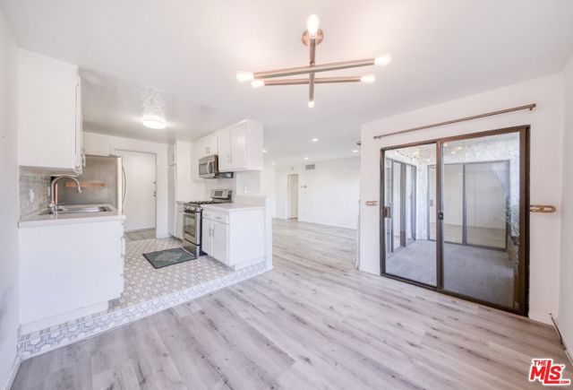 515 N Jackson Street, Glendale CA: https://media.crmls.org/mediaz/23bf4e4f-83e7-4ec6-b596-8ba52f1b62c8.jpg