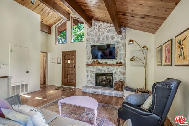 2378 Rim Of The World Drive, Running Springs CA: https://media.crmls.org/mediaz/23c00b96-539e-4f0b-b2a5-bb643b936060.jpg