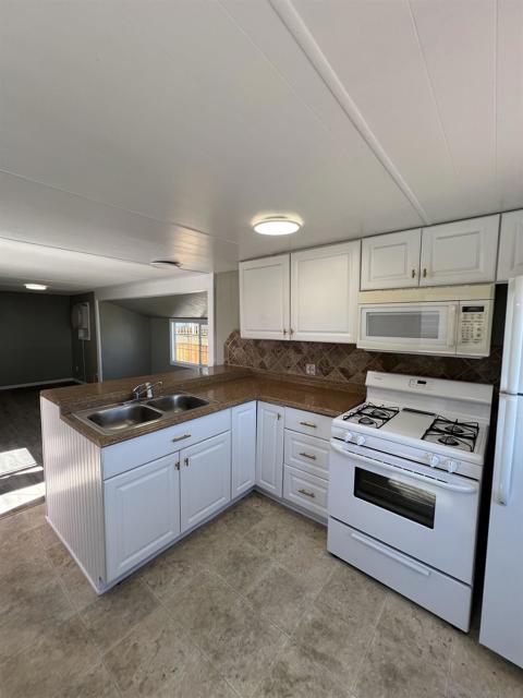 351 Palm Canyon Drive, Borrego Springs CA: https://media.crmls.org/mediaz/23c0299f-4549-474d-81da-dd10292a9f4f.jpg