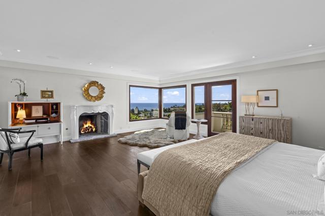 6404 La Jolla Scenic Drive S, La Jolla CA: https://media.crmls.org/mediaz/23c08c79-072b-47e8-9d59-08ef367609c9.jpg