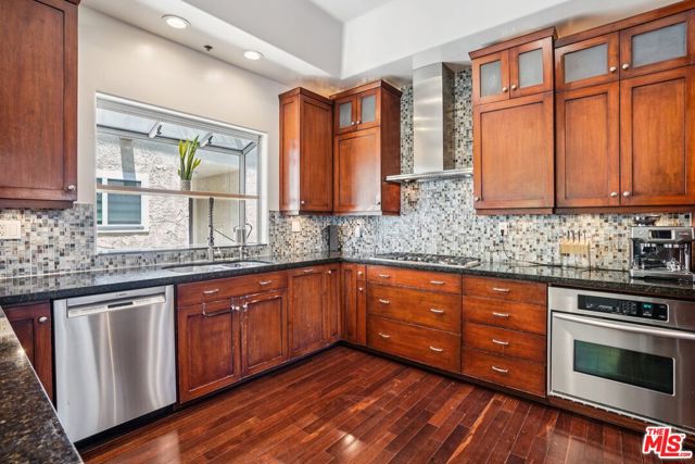 1751 Barry Avenue, Los Angeles CA: https://media.crmls.org/mediaz/23c0ad24-ae38-4fd6-bd1d-e9fc27b4543e.jpg