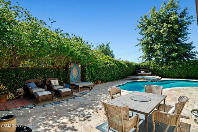 4809 Dunman Avenue, Woodland Hills CA: https://media.crmls.org/mediaz/23c0befd-edc6-45ba-9026-fc76cfe17cef.jpg
