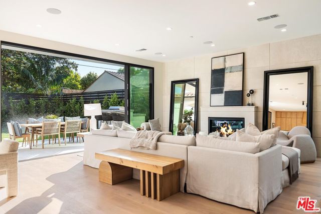 3267 Colby Avenue, Los Angeles CA: https://media.crmls.org/mediaz/23c0fb1c-72e5-4a4b-98c3-e17e27cd59e4.jpg