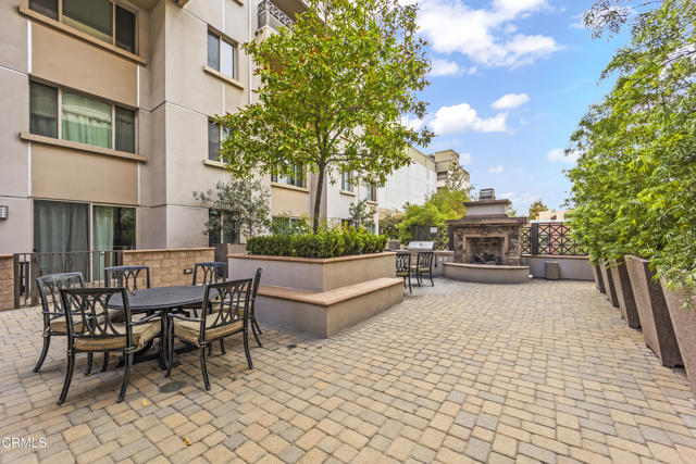 Detail Gallery Image 1 of 24 For 931 E Walnut St #202,  Pasadena,  CA 91106 - 1 Beds | 1/1 Baths