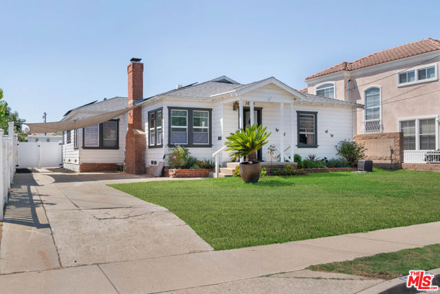 1633 Hickory Avenue, Torrance CA: https://media.crmls.org/mediaz/23c18d66-9b85-48cb-97eb-7fc48139a8ef.jpg