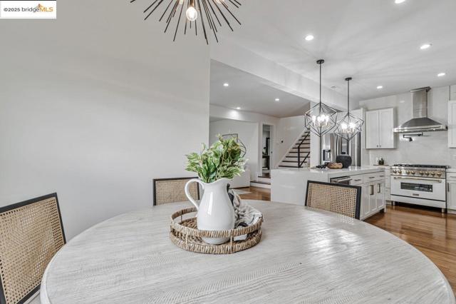 7900 Michigan Ave, Oakland CA: https://media.crmls.org/mediaz/23c323d6-0fd2-4489-8487-2a3c7e1fab1c.jpg