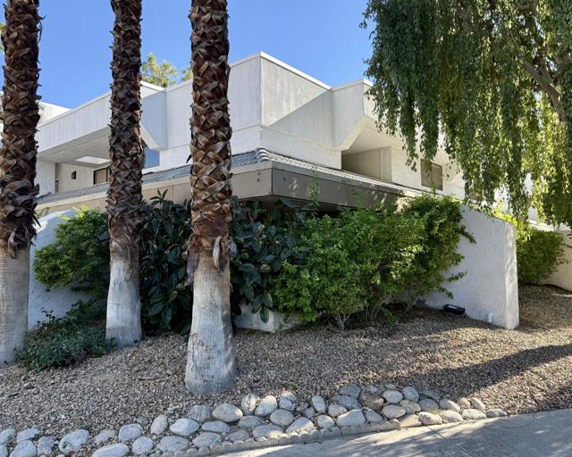 5301 E Waverly Dr., Palm Springs CA: https://media.crmls.org/mediaz/23c3a883-ae61-4d79-967a-18b76bea7437.jpg