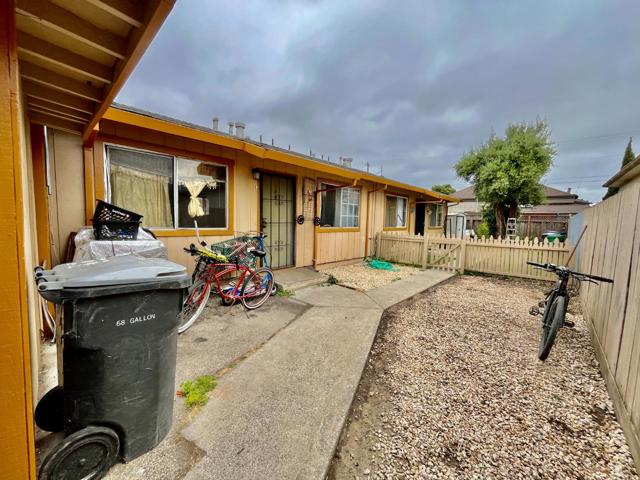 128 Maple Avenue, Watsonville CA: https://media.crmls.org/mediaz/23c3abf6-b68f-468f-b0a4-d1c8ea0893b9.jpg